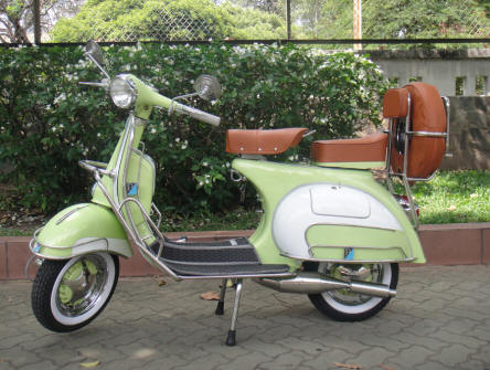 Vespa VBB 150 in Linden Green/White