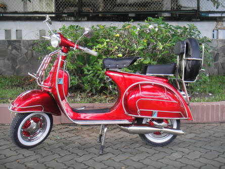 Vespa VBB 150 in Traffic Red