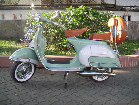 Vespa VBB 150 in Turquoise Blue/White
