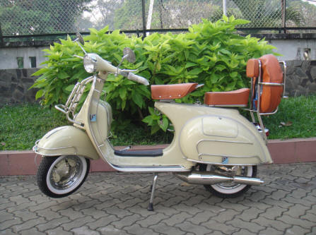 Vespa VBB 150cc in Dark Ivory