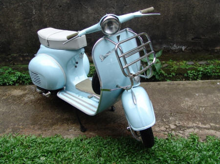 Vespa VNB 125 in Pastel Blue