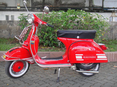 Vespa Rally 200 in Red