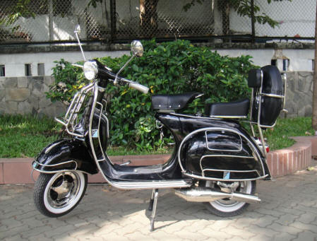 Vespa VBB 150 in Pure Black