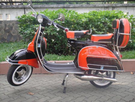 Vespa VBC 150 in Black/Orange