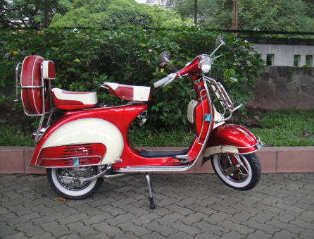 Vespa VBB 150cc in Signal Red/White